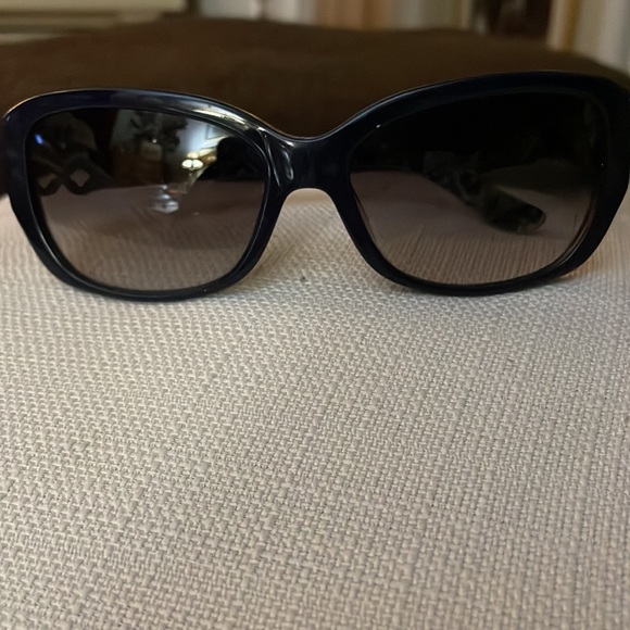 Vera Bradley Sunglasses 🕶 - Picture 6 of 6